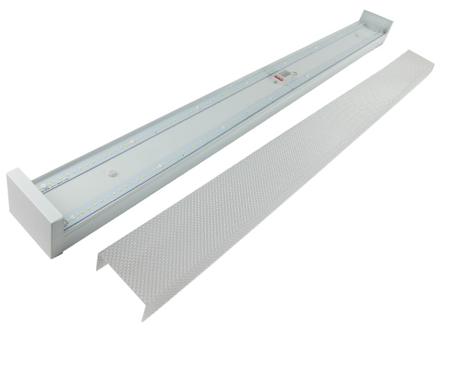 LED prismatic sensor batten light IP20