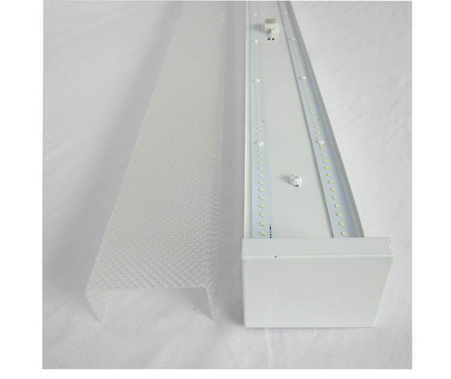 LED prismatic emergency batten light with SMD IP20