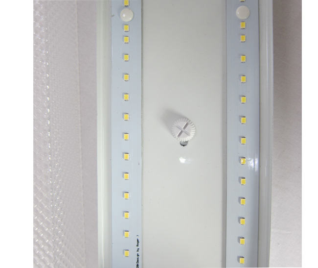 LED prismatic emergency batten light with SMD IP20